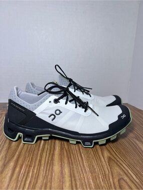 On cloud women’s size 7